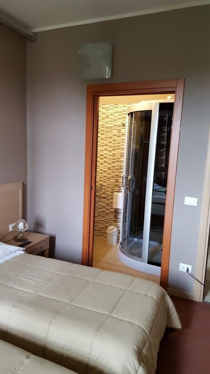 Azzano San Paolo B&B Bed& Fly - Mamma Mia חדר תמונה